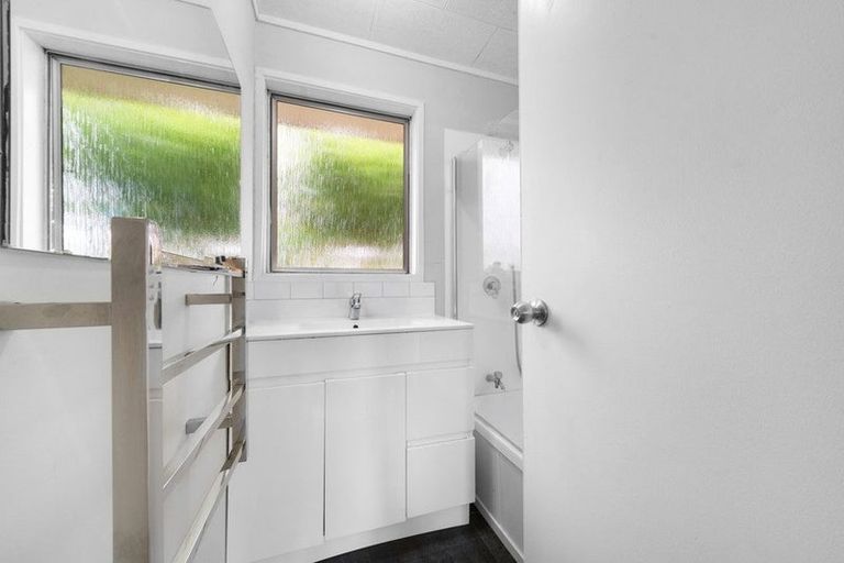 Photo of property in 9 Innismara Avenue, Wattle Downs, Auckland, 2103
