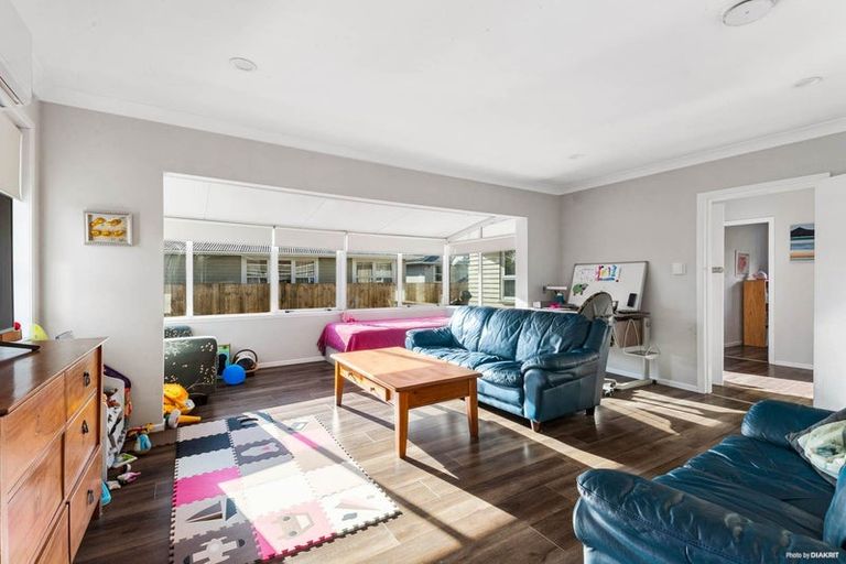 Photo of property in 37 Fernaig Street, Papakura, 2110