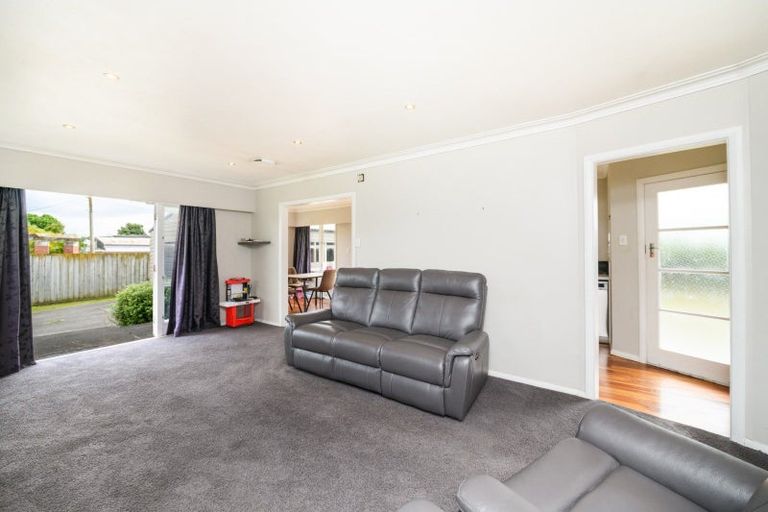 Photo of property in 18 Woburn Place, Takaro, Palmerston North, 4412
