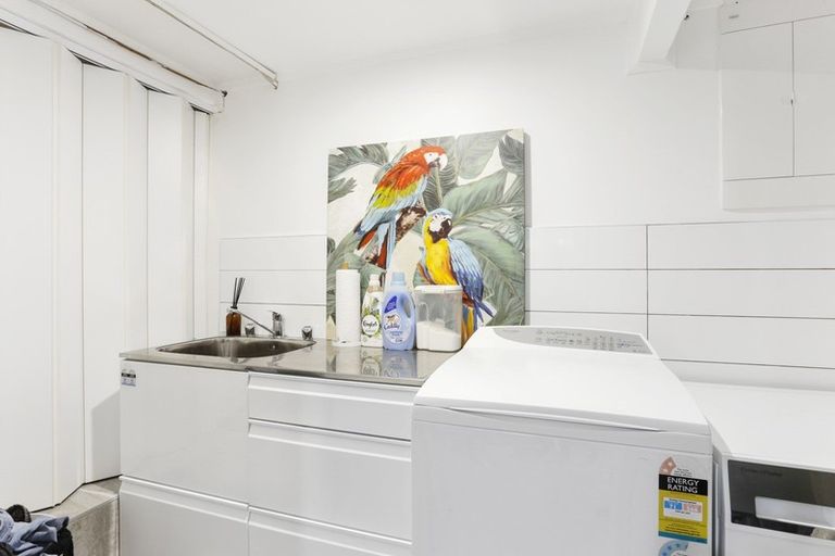 Photo of property in 21 Lyons Avenue, Murrays Bay, Auckland, 0630