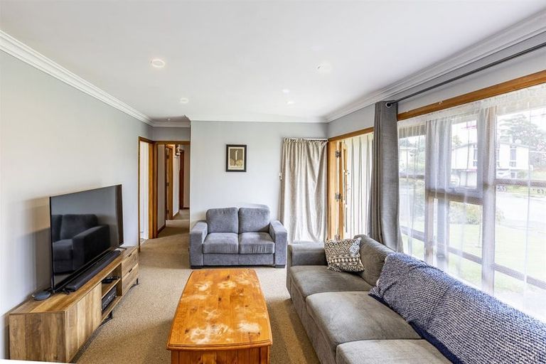 Photo of property in 12 Antrim Place, Hokowhitu, Palmerston North, 4410