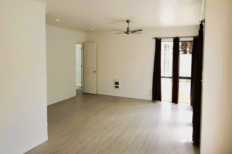 Photo of property in 8 Anton Place, Takanini, 2112