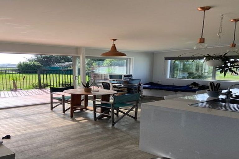 Photo of property in 84 Kaihau Road, Karioitahi, Waiuku, 2683