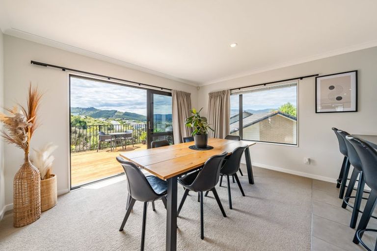 Photo of property in 14 Cosgrove Rise, Riverstone Terraces, Upper Hutt, 5018