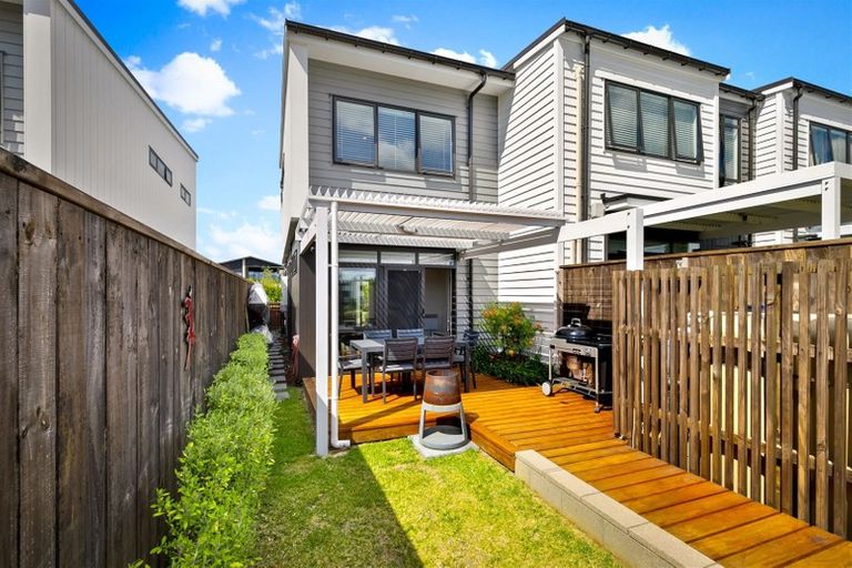 Photo of property in 12a Dida Park Drive, Kumeu, 0810