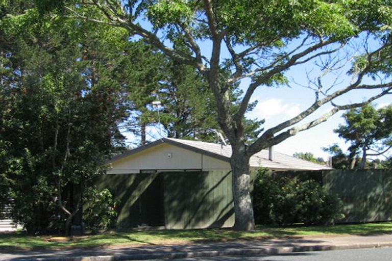 Photo of property in 85 Oreil Avenue, West Harbour, Auckland, 0618