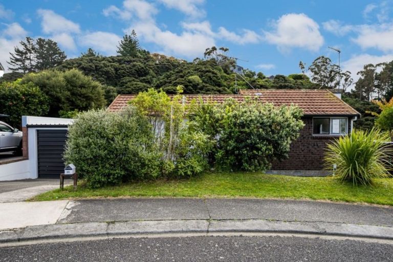Photo of property in 23 Woolwich Close, Whitby, Porirua, 5024
