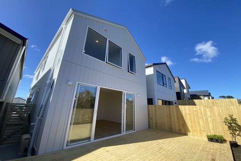 Photo of property in 69 Biokovo Street, Massey, Auckland, 0614