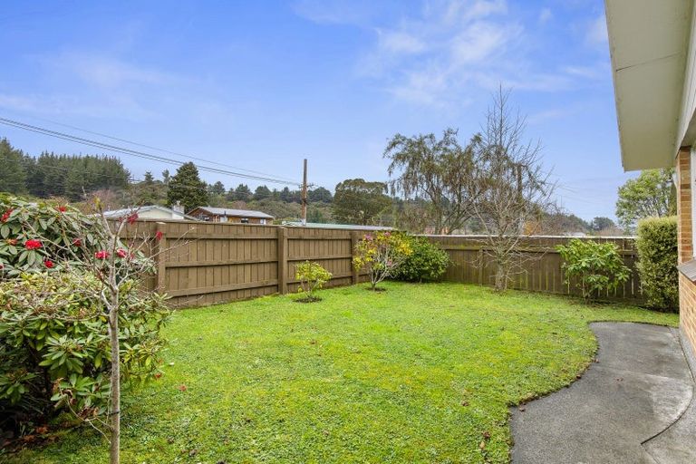 Photo of property in 5 Norana Road, Maoribank, Upper Hutt, 5018