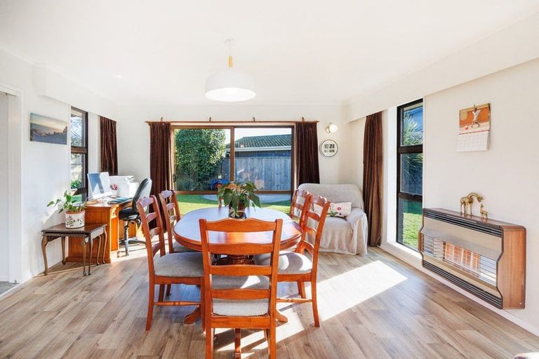 Photo of property in 4 Gainsborough Grove, Highbury, Palmerston North, 4412