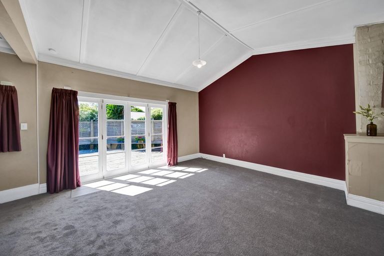 Photo of property in 2 Galt Street, Hawera, 4610