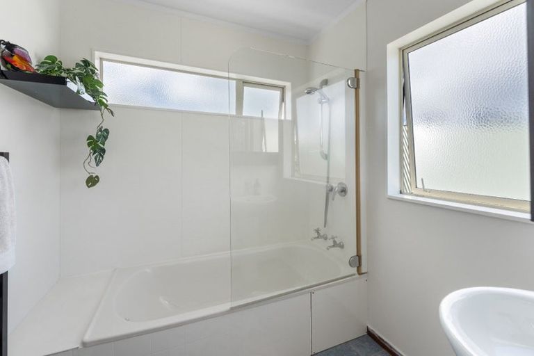 Photo of property in 1 Frances Street, Waikanae Beach, Waikanae, 5036