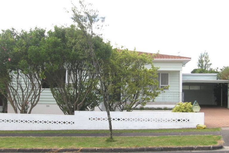 Photo of property in 81 Lynwood Road, New Lynn, Auckland, 0600