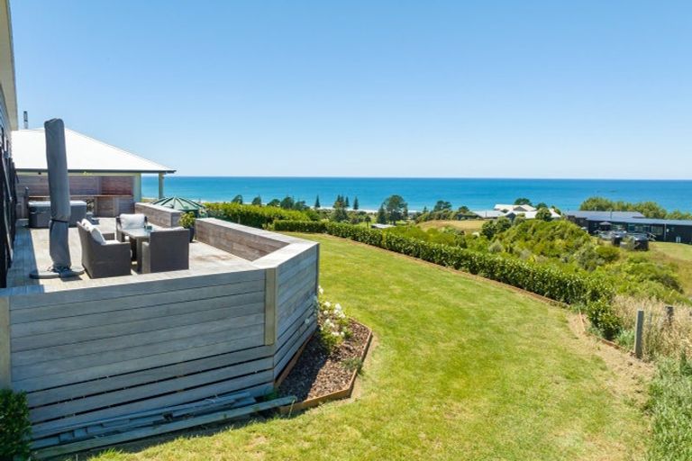 Photo of property in 5 Pukeko Place, Riversdale Beach, Masterton, 5872