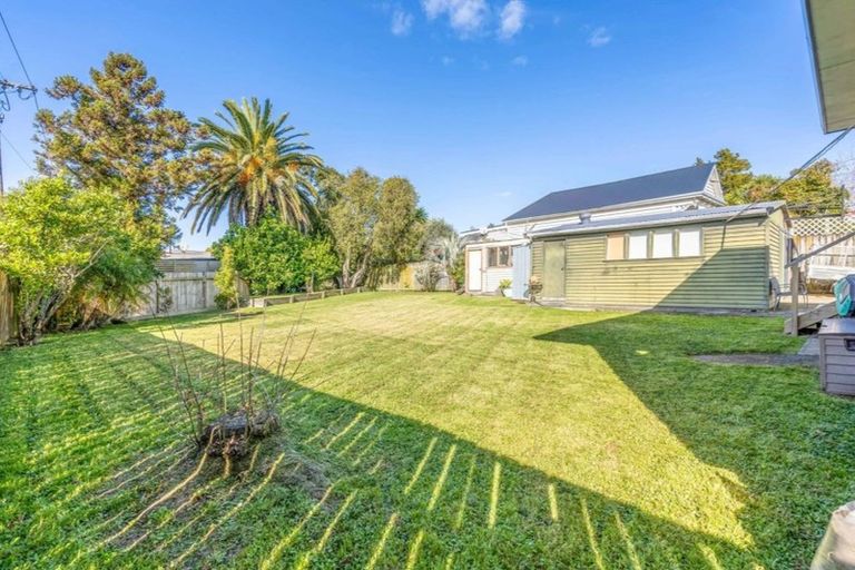 Photo of property in 44 Woodglen Road, Glen Eden, Auckland, 0602