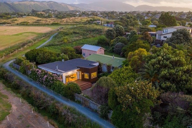 Photo of property in 20 Waikare Road, Raumati Beach, Paraparaumu, 5032