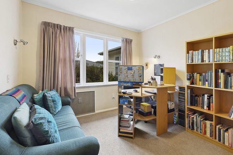 Photo of property in 63 Redwood Avenue, Tawa, Wellington, 5028