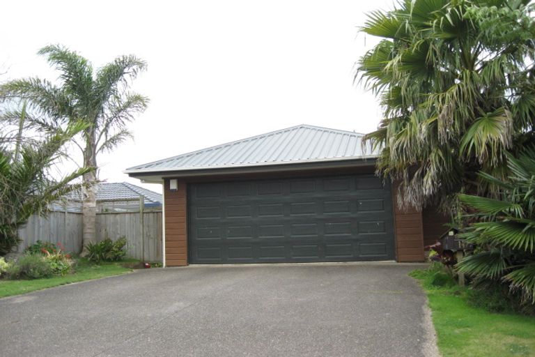 Photo of property in 11 Ranch Place, Pukekohe, 2120