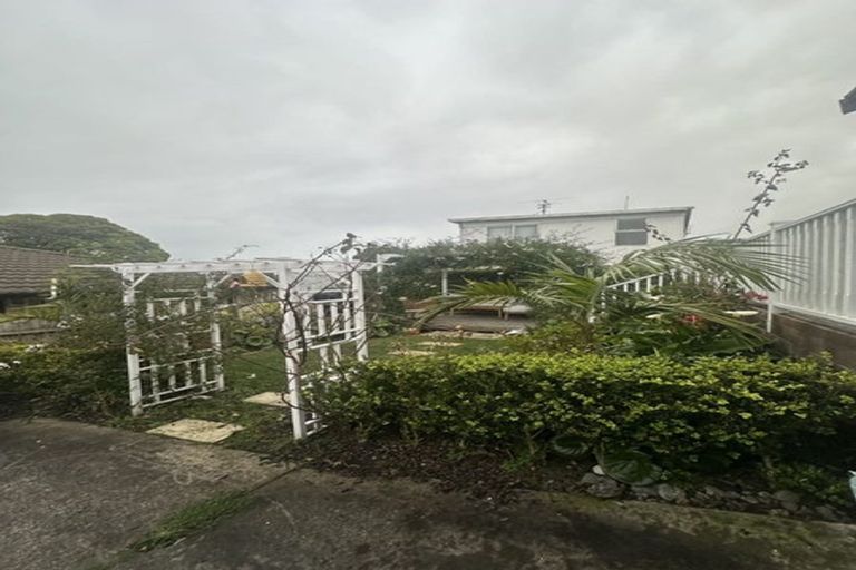 Photo of property in 27 Exminster Street, Blockhouse Bay, Auckland, 0600