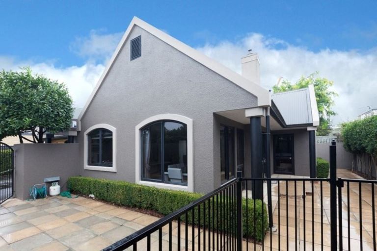 Photo of property in 1/135 Fendalton Road, Fendalton, Christchurch, 8052