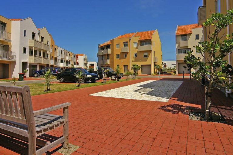 Photo of property in Marrakech Cafe, 14/305 Evans Bay Parade, Hataitai, Wellington, 6021