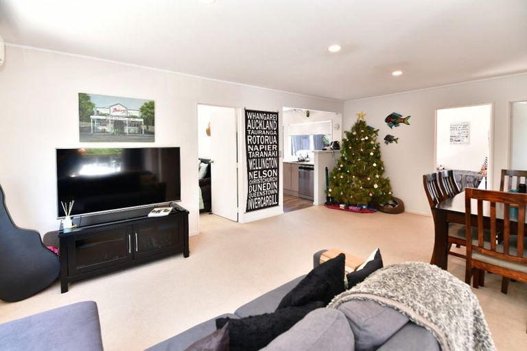 Photo of property in 2/4 Kenneth Hopper Place, Manly, Whangaparaoa, 0930