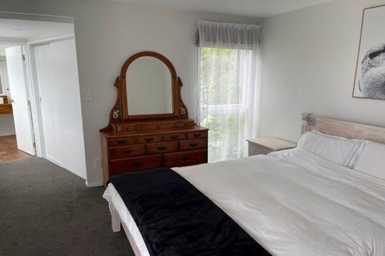 Photo of property in 8 Dalmeny Close, Murrays Bay, Auckland, 0630
