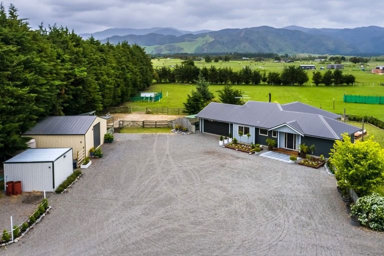 Photo of property in 228 Woodside Road, Woodside, Greytown, 5794