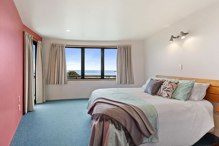Photo of property in 166 The Esplanade, Houghton Bay, Wellington, 6023