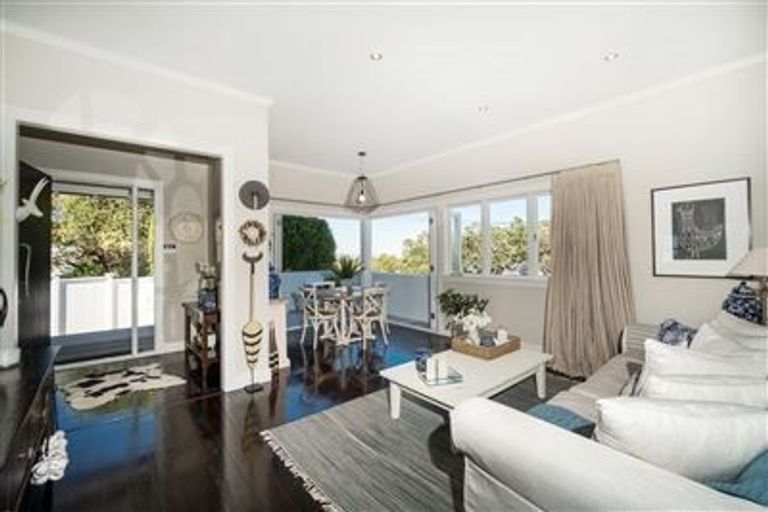 Photo of property in 1/41 Seaview Avenue, Northcote, Auckland, 0627