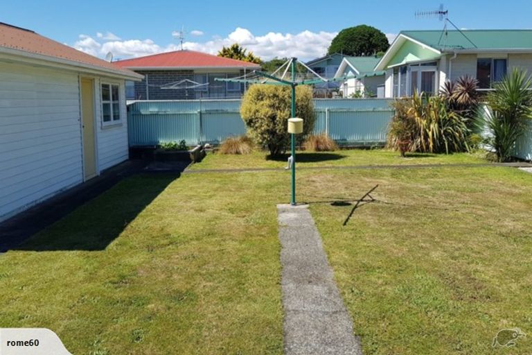 Photo of property in 6 Winchester Street, Levin, 5510