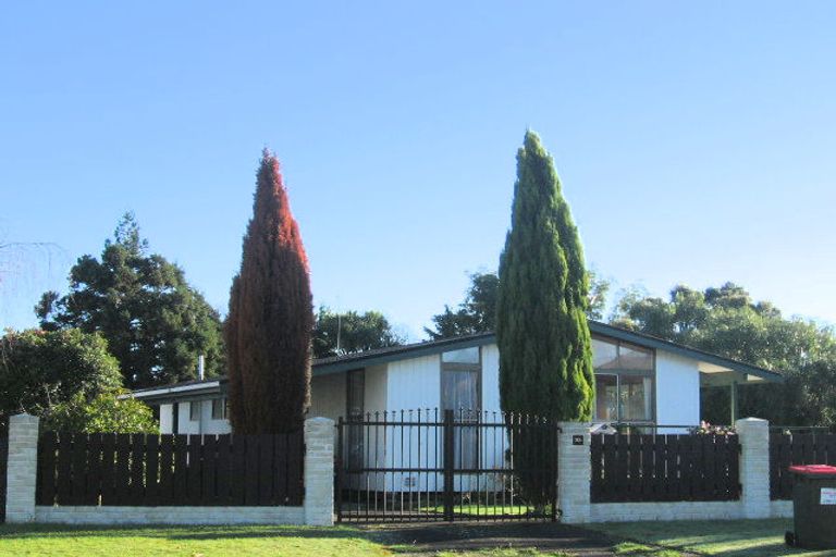 Photo of property in 35 Arawhata Road, Paraparaumu, 5032