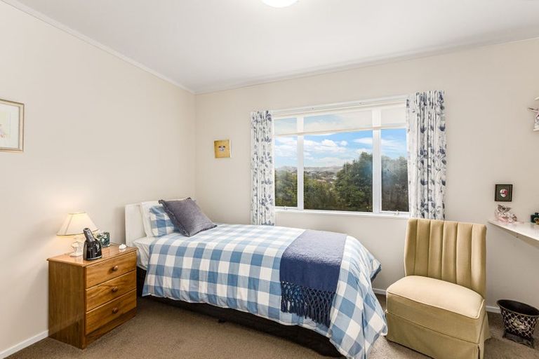 Photo of property in 21 Saunders Close, Whitby, Porirua, 5024