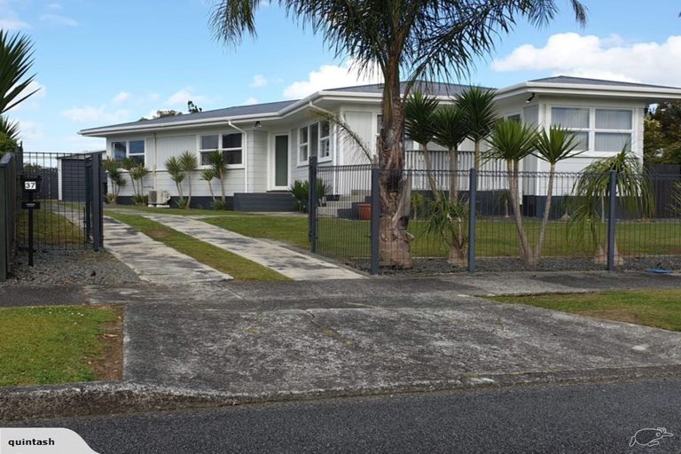Photo of property in 37 Beazley Crescent, Tikipunga, Whangarei, 0112