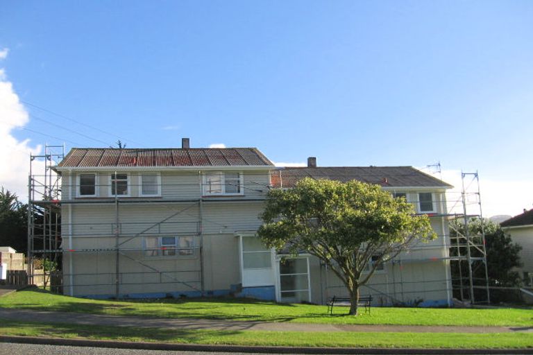 Photo of property in 52-54 Sievers Grove, Cannons Creek, Porirua, 5024