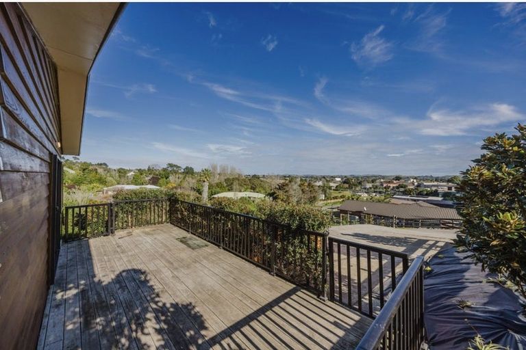 Photo of property in 8 Trosk Place, Waiuku, 2123