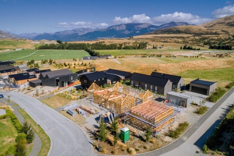 Photo of property in 32 Falconer Rise, Jacks Point, Queenstown, 9371