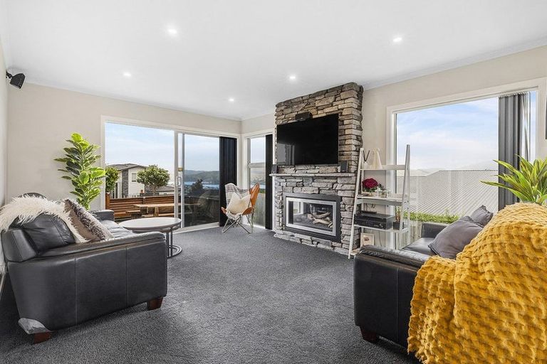 Photo of property in 152 Endeavour Drive, Whitby, Porirua, 5024