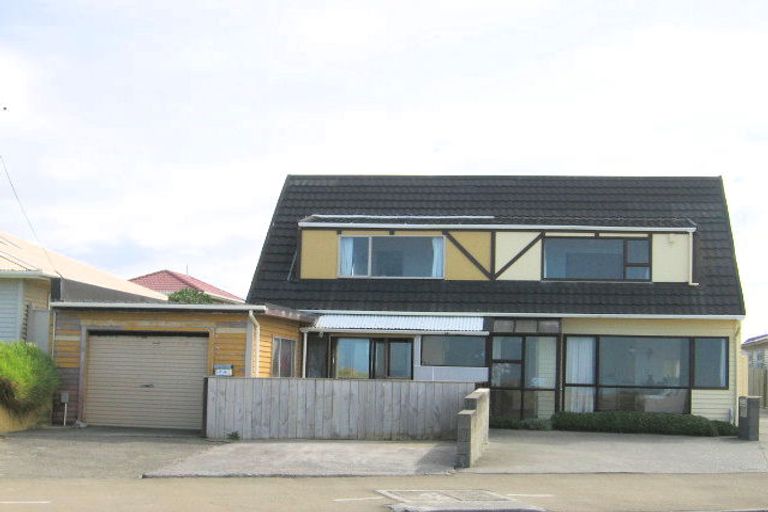 Photo of property in 3/30 Lyall Parade, Lyall Bay, Wellington, 6022