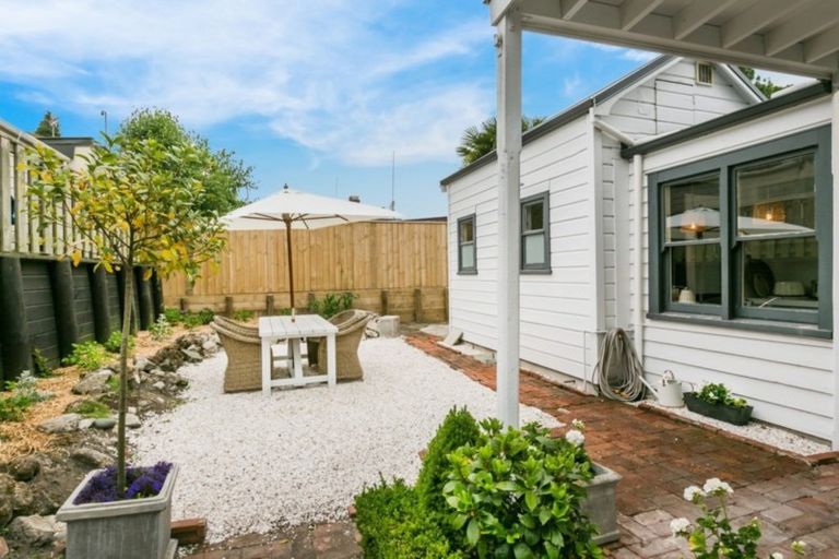 Photo of property in 159 Carlyle Street, Napier South, Napier, 4110