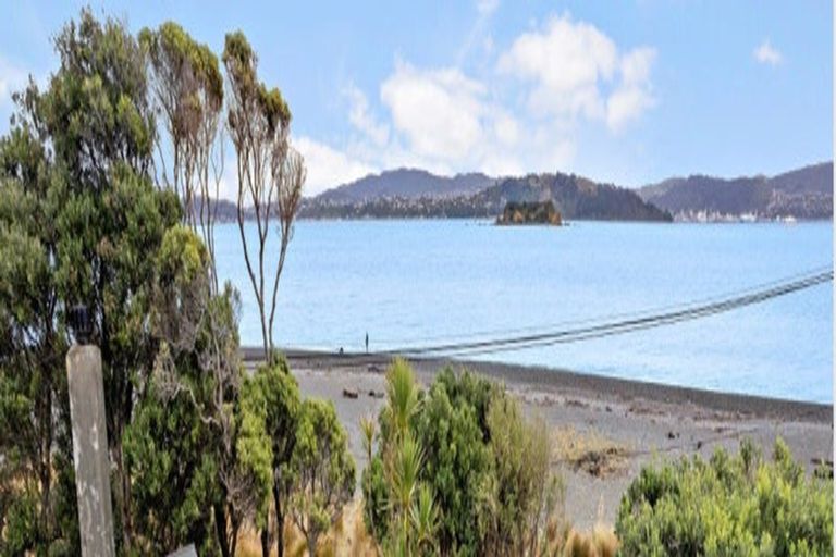 Photo of property in 157 Marine Parade, Eastbourne, Lower Hutt, 5013