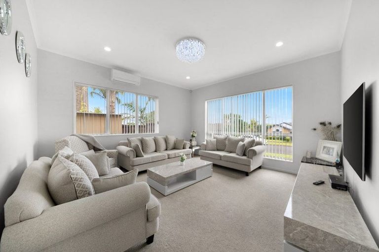 Photo of property in 51 Mt Lebanon Crescent, The Gardens, Auckland, 2105