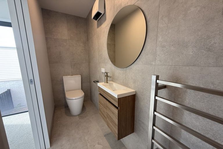 Photo of property in 88 Holly Road, St Albans, Christchurch, 8014