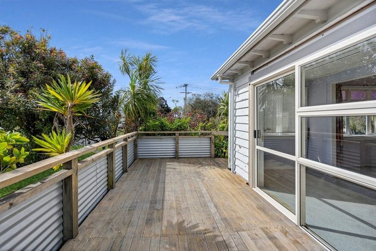 Photo of property in 65 Lynwood Road, New Lynn, Auckland, 0600