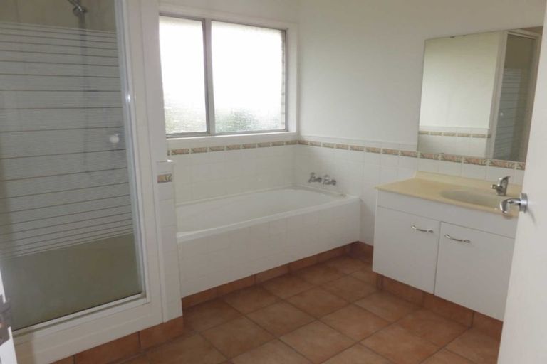 Photo of property in 17 Highland Place, Avonhead, Christchurch, 8042