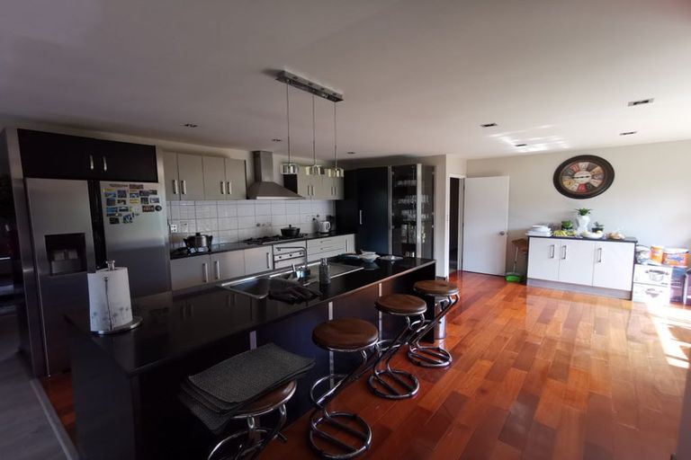 Photo of property in 52 Newbury Place, Schnapper Rock, Auckland, 0632