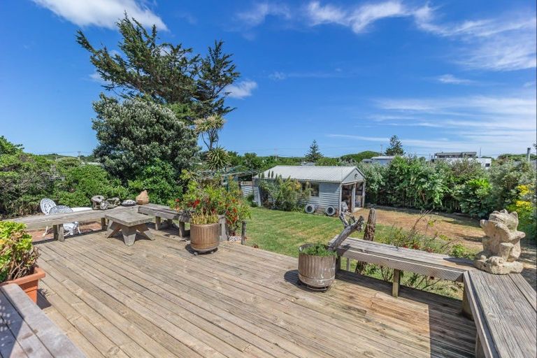 Photo of property in 14 Rangitane Street, Himatangi Beach, Foxton, 4891