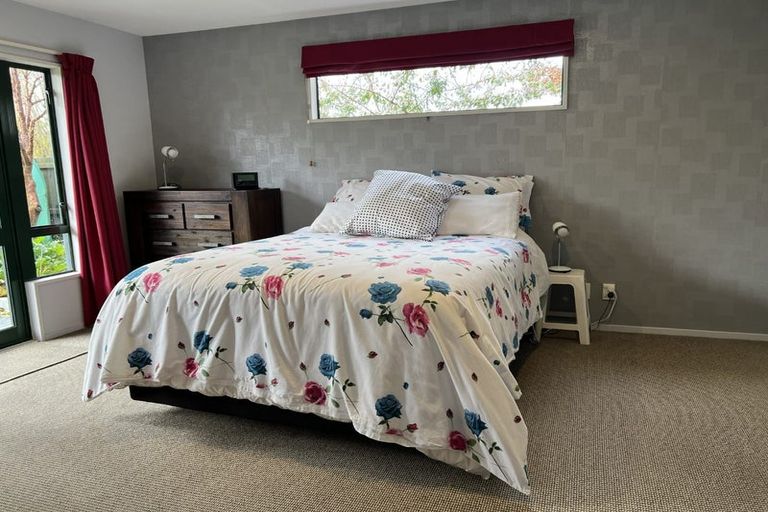 Photo of property in 21 Thornwood Place, Redwood, Christchurch, 8051