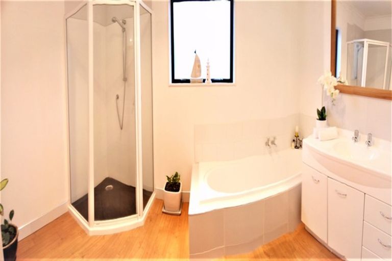 Photo of property in 8 Ruapehu Drive, Fitzherbert, Palmerston North, 4410