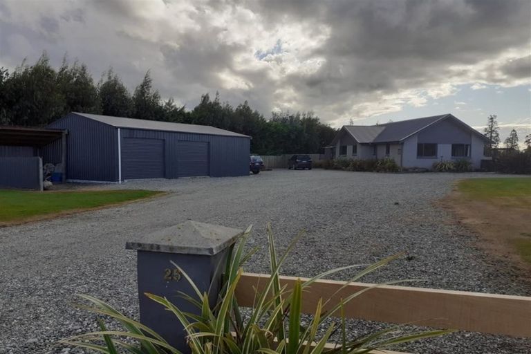 Photo of property in 25 Riversdale-waikaia Road, Riversdale, 9776